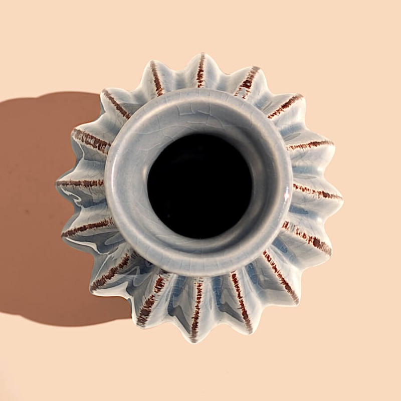 Vase plissé en céramique blanc H15  | Deco-Delight.com