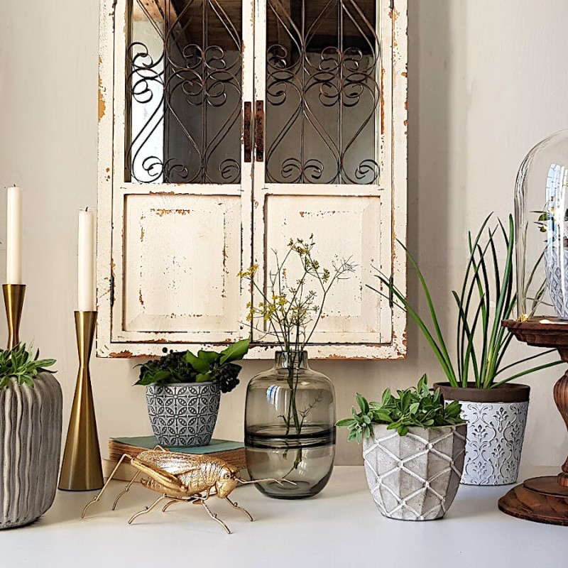 Sauterelle en résine dorée L23.5 cm | Deco-Delight.com
