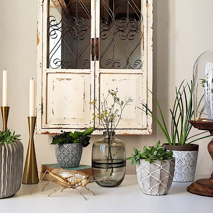 Sauterelle en résine dorée L23.5 cm | Deco-Delight.com