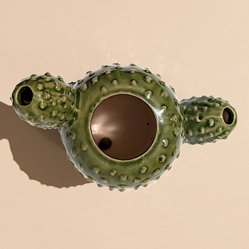 Vue du dessus : Vue plongeante montrant les trois ouvertures du vase cactus.