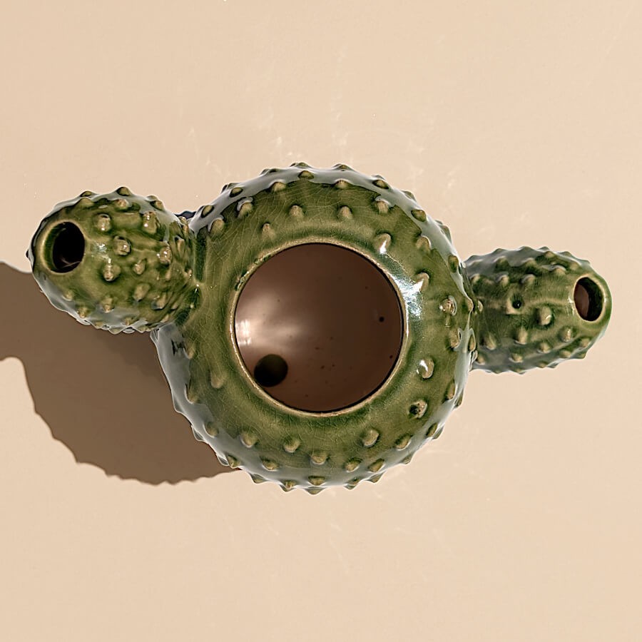 Vue du dessus : Vue plongeante montrant les trois ouvertures du vase cactus.