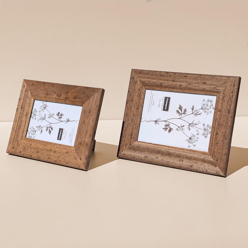 Cadre photo aspect noyer pour photos 10x15 cm | Deco-Delight.com
