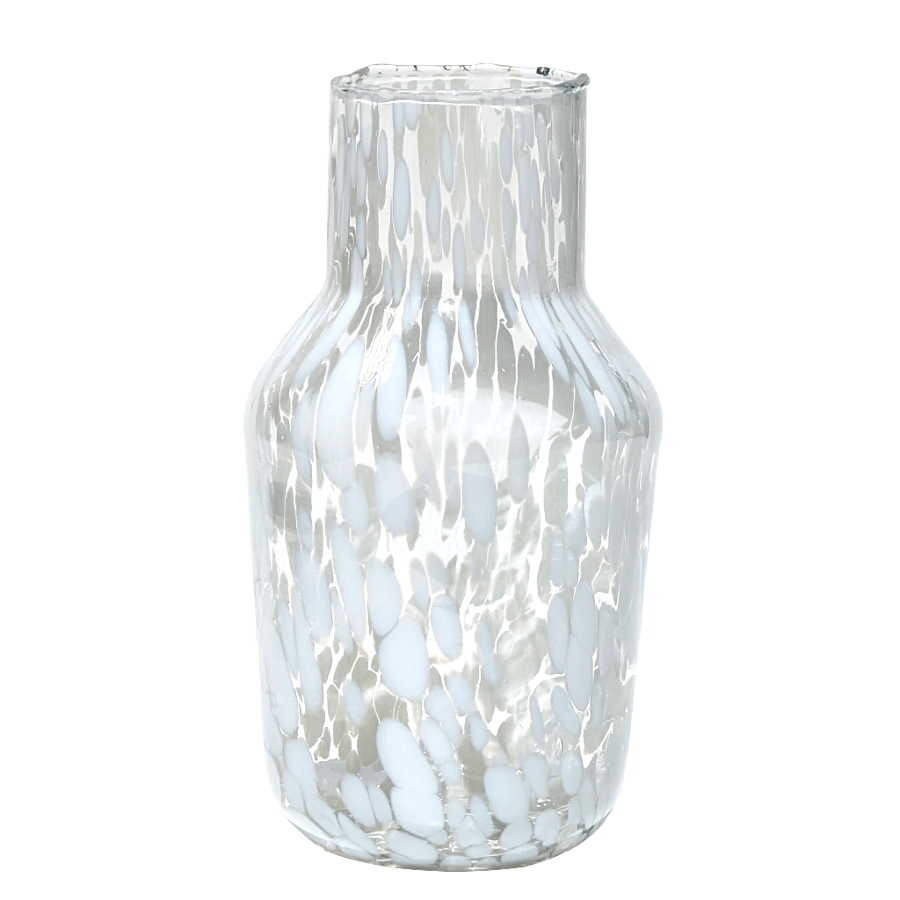 Vase en verre recyclé transparent à incrustations de confettis blancs du catalogue Deco Delight.