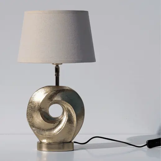 Vidéo démonstration : tête pivotante et abat-jour orientable de la lampe sculpturale dorée H44 cm